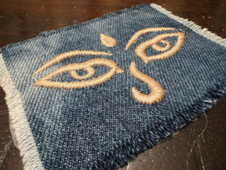 ANCIENT Eyes SOULE PATCH art Bleached blue Denim Iron On patch 4 X 3 Egyptian Face embroidered patchwork ironons patches sewn decal Appliques & Patches