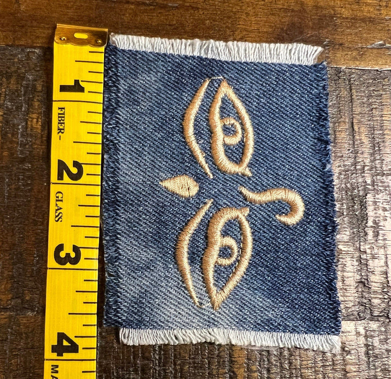 ANCIENT Eyes SOULE PATCH art Bleached blue Denim Iron On patch 4 X 3 Egyptian Face embroidered patchwork ironons patches sewn decal Appliques & Patches