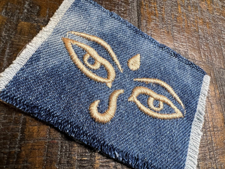 ANCIENT Eyes SOULE PATCH art Bleached blue Denim Iron On patch 4 X 3 Egyptian Face embroidered patchwork ironons patches sewn decal Appliques & Patches