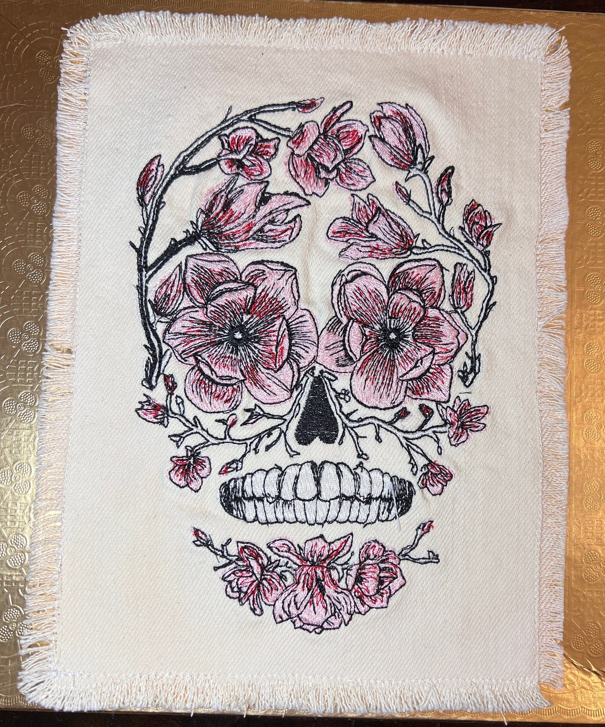 Sugar SKULL Head Pink Flowers Large SOULE PATCH art Iron On patch 8 X 6 black embroidered Decal White Denim Fringed Fray edges handmade Appliques & Patches