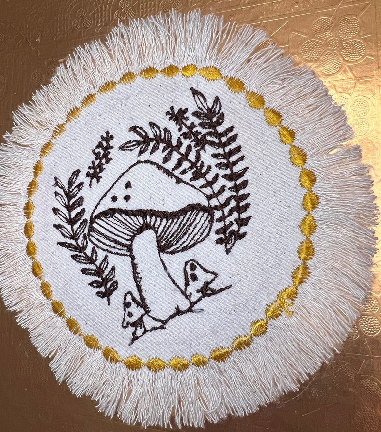 MUSHROOMS Round PATCH fringed border art Natural Beige Denim Iron On patch 5.5 little hippie magic mushy embroidered Decal pin frayed sewn Appliques & Patches