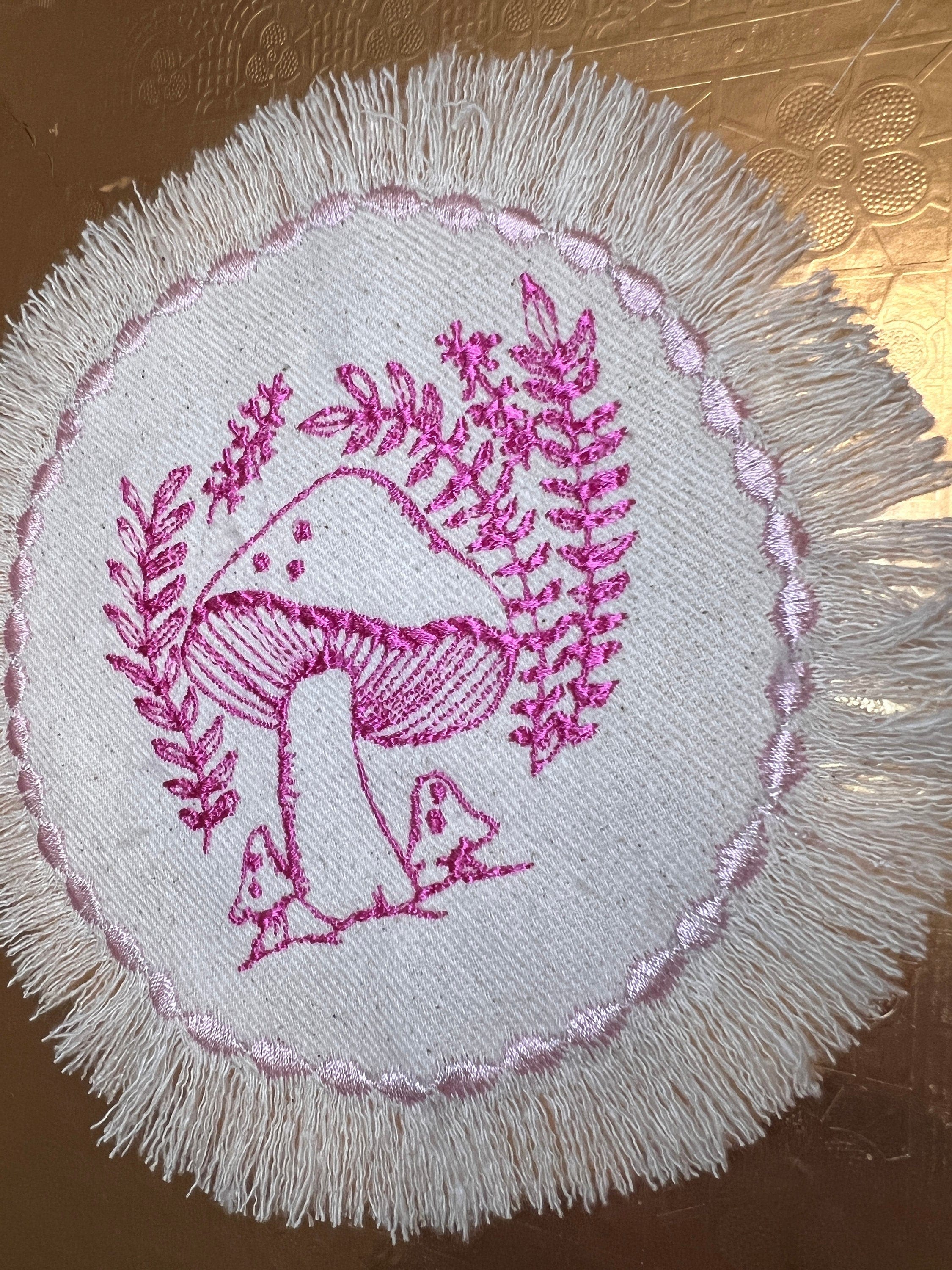 MUSHROOMS Round PATCH fringed border art Natural Beige Denim Iron On patch 5.5 little hippie magic mushy embroidered Decal pin frayed sewn Appliques & Patches