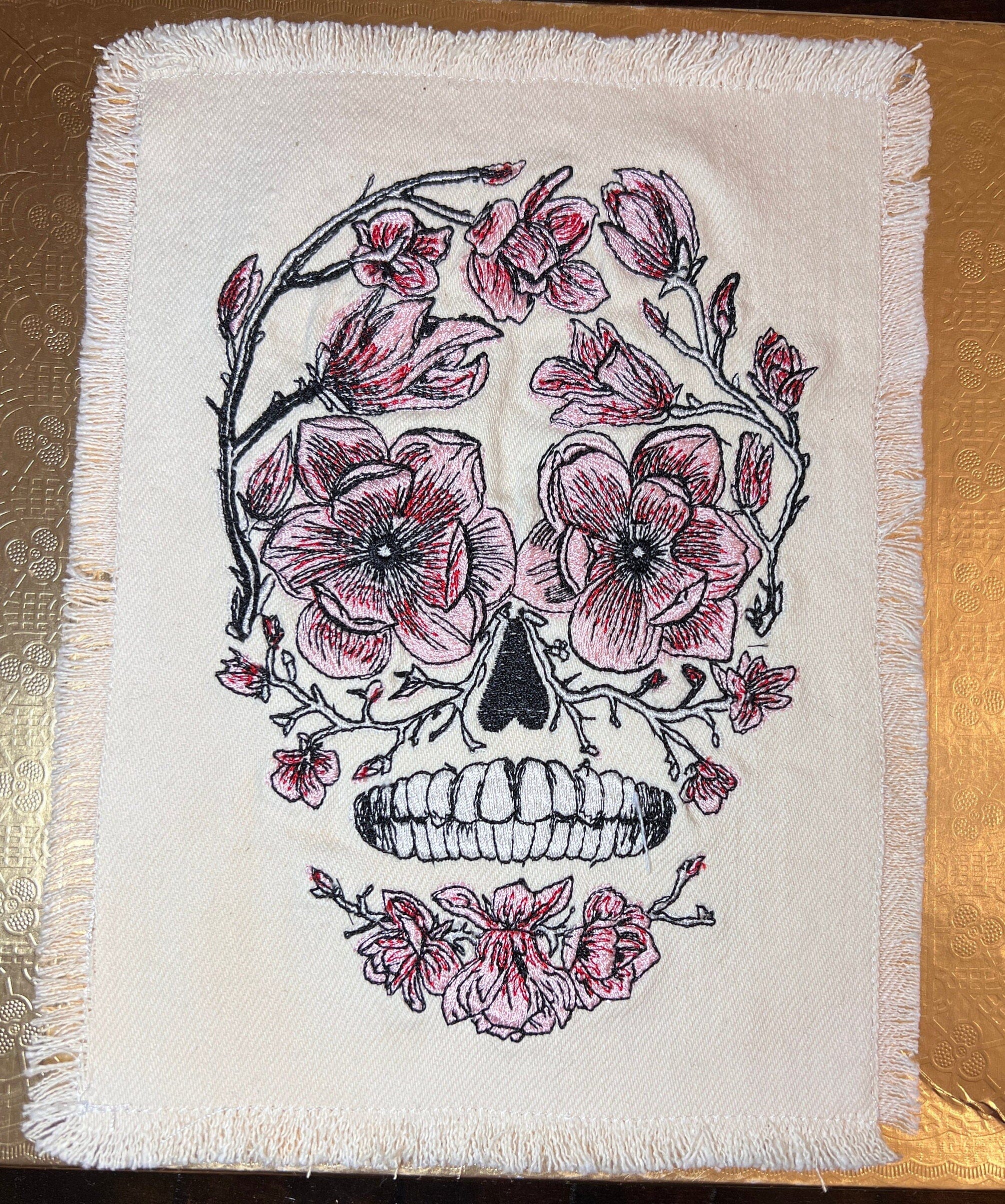 Sugar SKULL Head Pink Flowers Large SOULE PATCH art Iron On patch 8 X 6 black embroidered Decal White Denim Fringed Fray edges handmade Appliques & Patches