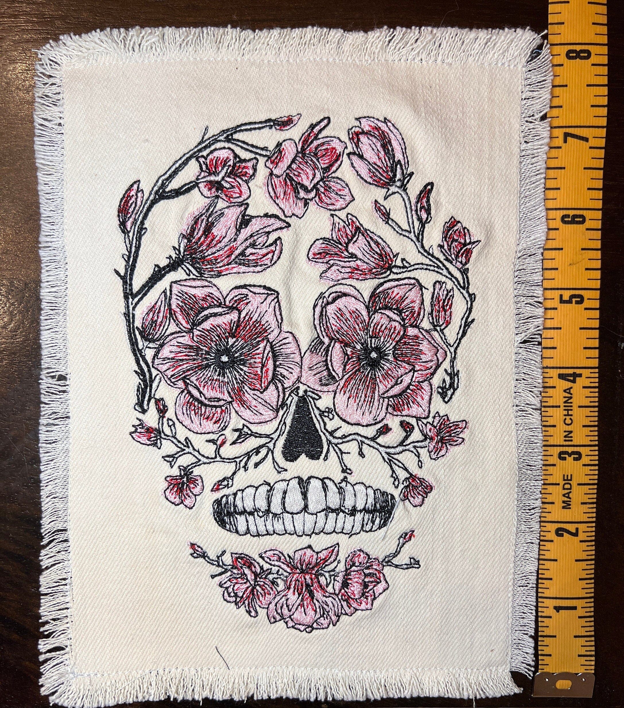 Sugar SKULL Head Pink Flowers Large SOULE PATCH art Iron On patch 8 X 6 black embroidered Decal White Denim Fringed Fray edges handmade Appliques & Patches