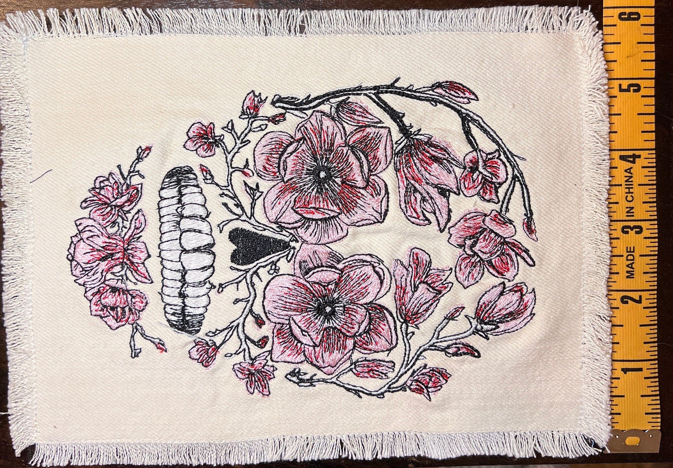 Sugar SKULL Head Pink Flowers Large SOULE PATCH art Iron On patch 8 X 6 black embroidered Decal White Denim Fringed Fray edges handmade Appliques & Patches
